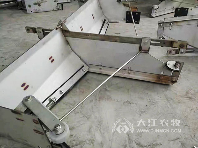 關(guān)于豬場不銹鋼刮糞機(jī)的配件說明